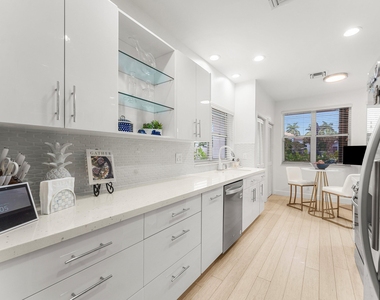 2221 Nw 62nd Drive - Photo Thumbnail 9