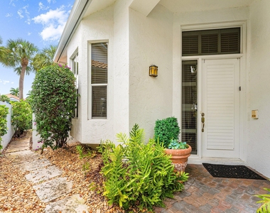 2221 Nw 62nd Drive - Photo Thumbnail 7