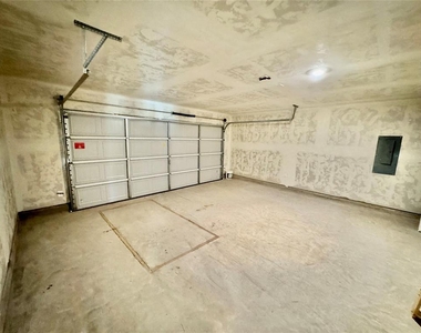 6100 Blackwood Courts - Photo Thumbnail 29