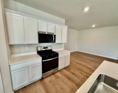 6100 Blackwood Courts - Photo Thumbnail 8
