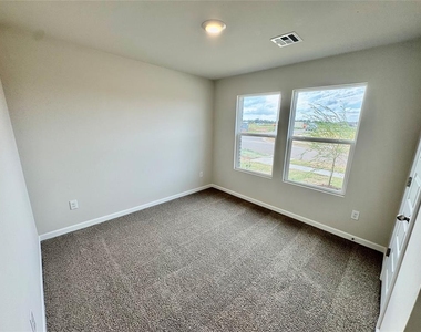 6100 Blackwood Courts - Photo Thumbnail 10