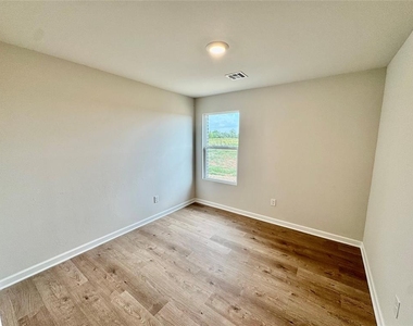 6100 Blackwood Courts - Photo Thumbnail 4