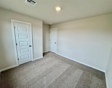 6100 Blackwood Courts - Photo Thumbnail 11