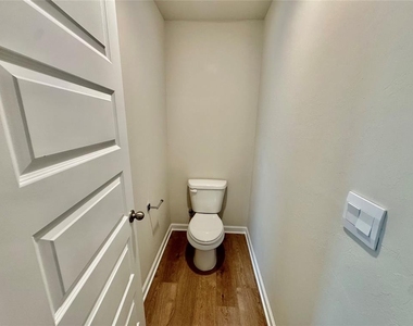 6100 Blackwood Courts - Photo Thumbnail 24