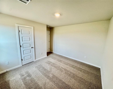 6100 Blackwood Courts - Photo Thumbnail 15