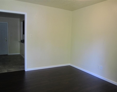 1530 Melrose Drive - Photo Thumbnail 3
