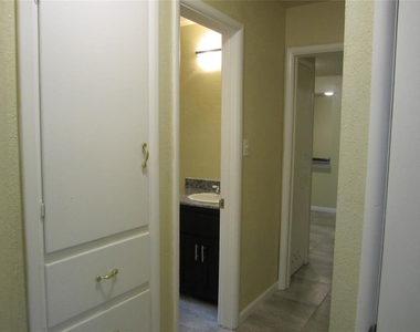 1530 Melrose Drive - Photo Thumbnail 14