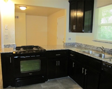 1530 Melrose Drive - Photo Thumbnail 5