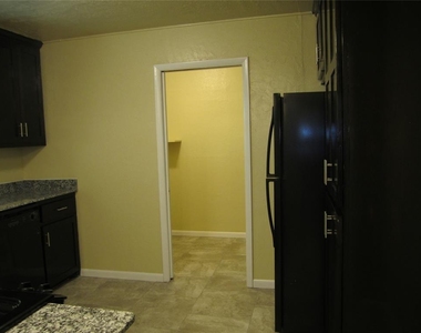 1530 Melrose Drive - Photo Thumbnail 27
