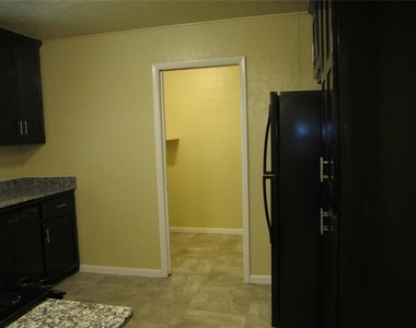 1530 Melrose Drive - Photo Thumbnail 6
