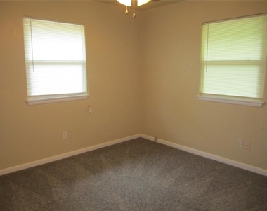 1530 Melrose Drive - Photo Thumbnail 13