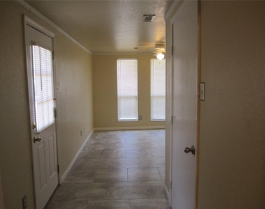 1530 Melrose Drive - Photo Thumbnail 9