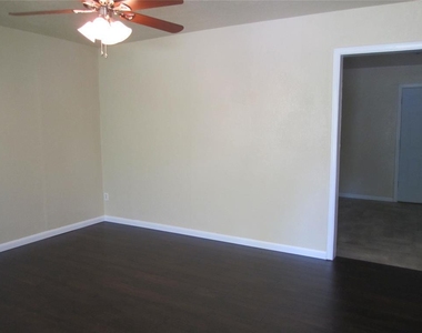 1530 Melrose Drive - Photo Thumbnail 23