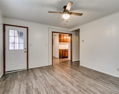 217 Daws Street - Photo Thumbnail 3