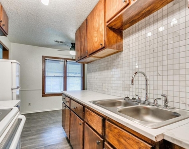 217 Daws Street - Photo Thumbnail 6