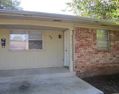 820 Russell Circle - Photo Thumbnail 1