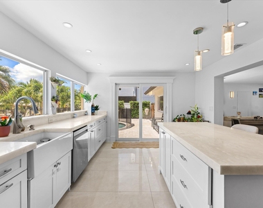 2948 Ne 35th Court - Photo Thumbnail 20