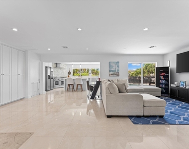 2948 Ne 35th Court - Photo Thumbnail 6