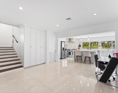 2948 Ne 35th Court - Photo Thumbnail 16