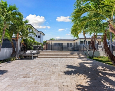 2948 Ne 35th Court - Photo Thumbnail 35