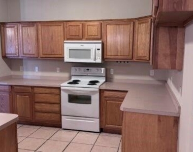 1712 Riviera Lane - Photo Thumbnail 2