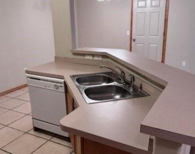 1712 Riviera Lane - Photo Thumbnail 4