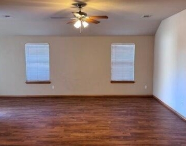 1712 Riviera Lane - Photo Thumbnail 1