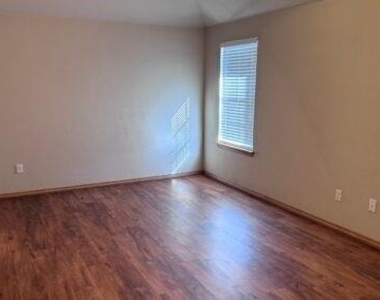 1712 Riviera Lane - Photo Thumbnail 5