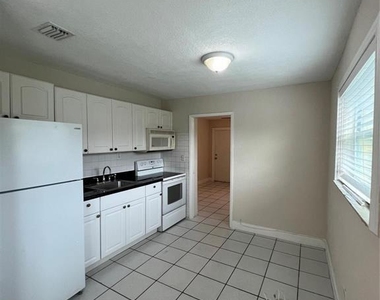 5721 Sw 38th Street - Photo Thumbnail 3