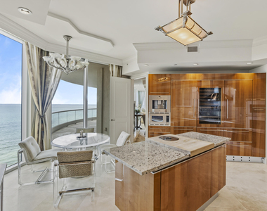 16051 Collins Avenue - Photo Thumbnail 8