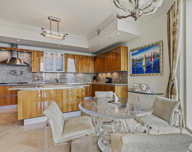 16051 Collins Avenue - Photo Thumbnail 10