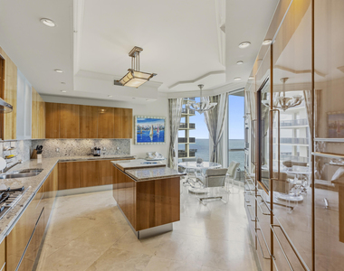 16051 Collins Avenue - Photo Thumbnail 9