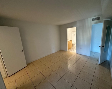 2405 Nw 33rd Street - Photo Thumbnail 13