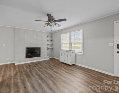 4800 Maplecrest Drive - Photo Thumbnail 2