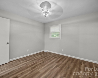4800 Maplecrest Drive - Photo Thumbnail 21