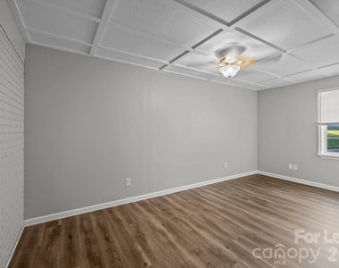4800 Maplecrest Drive - Photo Thumbnail 12