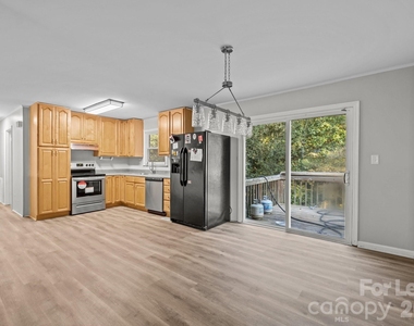 4800 Maplecrest Drive - Photo Thumbnail 5