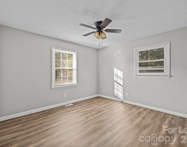 4800 Maplecrest Drive - Photo Thumbnail 18