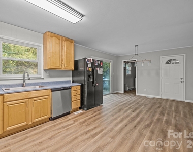 4800 Maplecrest Drive - Photo Thumbnail 9