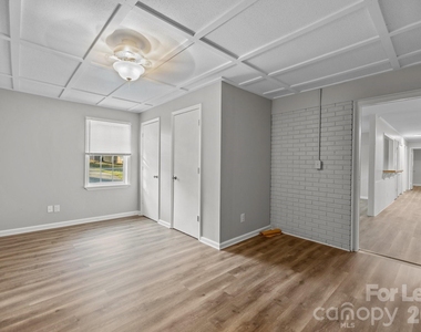 4800 Maplecrest Drive - Photo Thumbnail 13