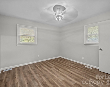 4800 Maplecrest Drive - Photo Thumbnail 20