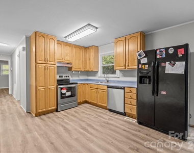 4800 Maplecrest Drive - Photo Thumbnail 7