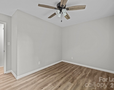 4800 Maplecrest Drive - Photo Thumbnail 17