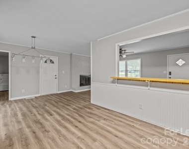 4800 Maplecrest Drive - Photo Thumbnail 10