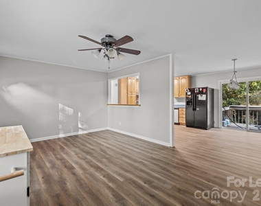 4800 Maplecrest Drive - Photo Thumbnail 4