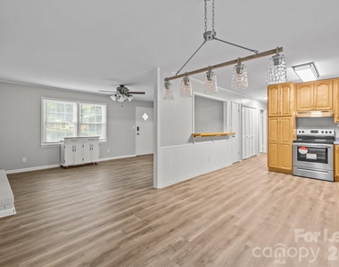 4800 Maplecrest Drive - Photo Thumbnail 6