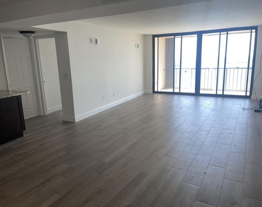 5200 N Flagler Drive - Photo Thumbnail 7