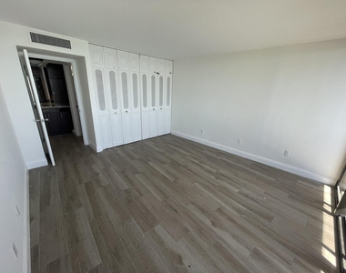 5200 N Flagler Drive - Photo Thumbnail 13