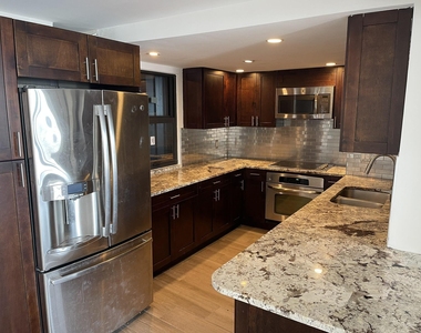 5200 N Flagler Drive - Photo Thumbnail 2