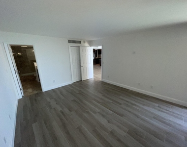 5200 N Flagler Drive - Photo Thumbnail 8